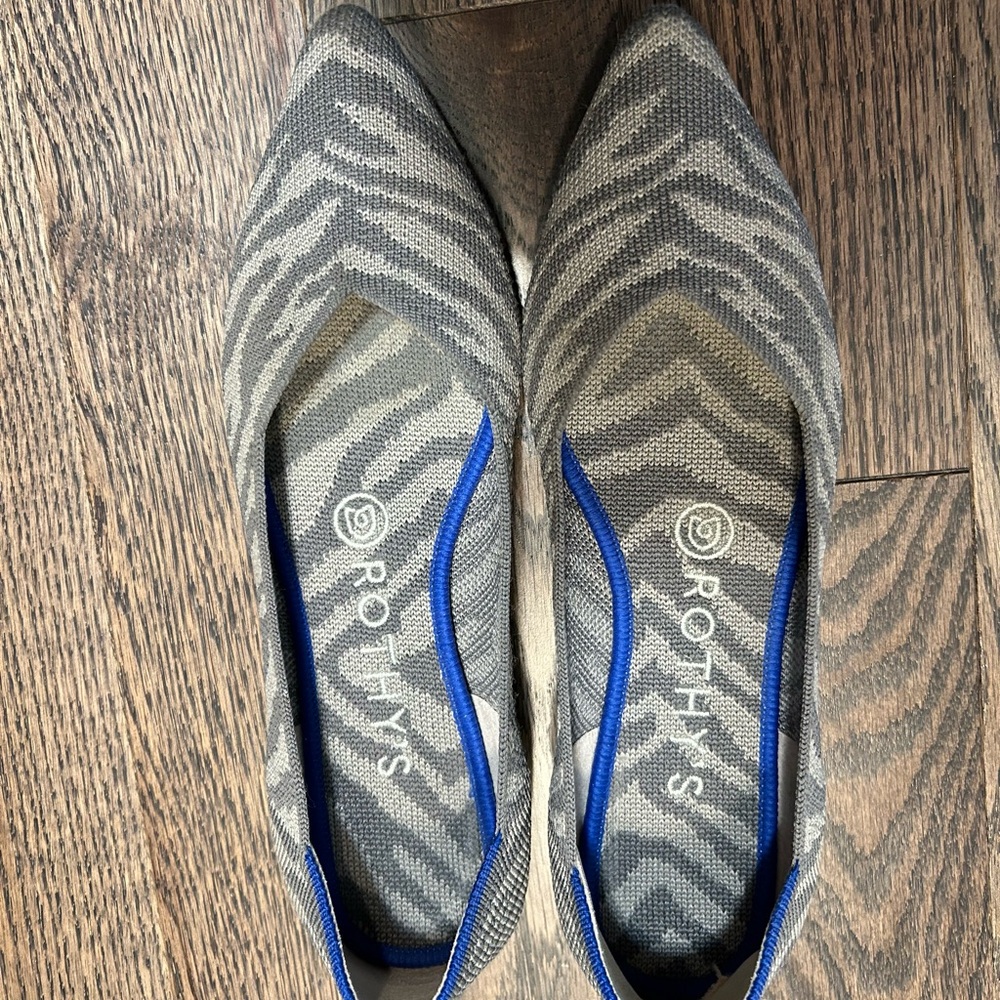 Gray animal print Rothy's "The Point" women's size 7